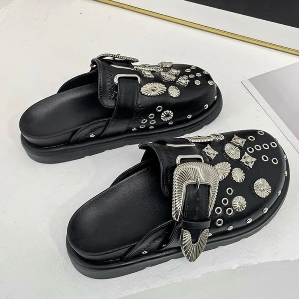 Punk Rock Vintage Cutout Rivets PU Mule Slippers